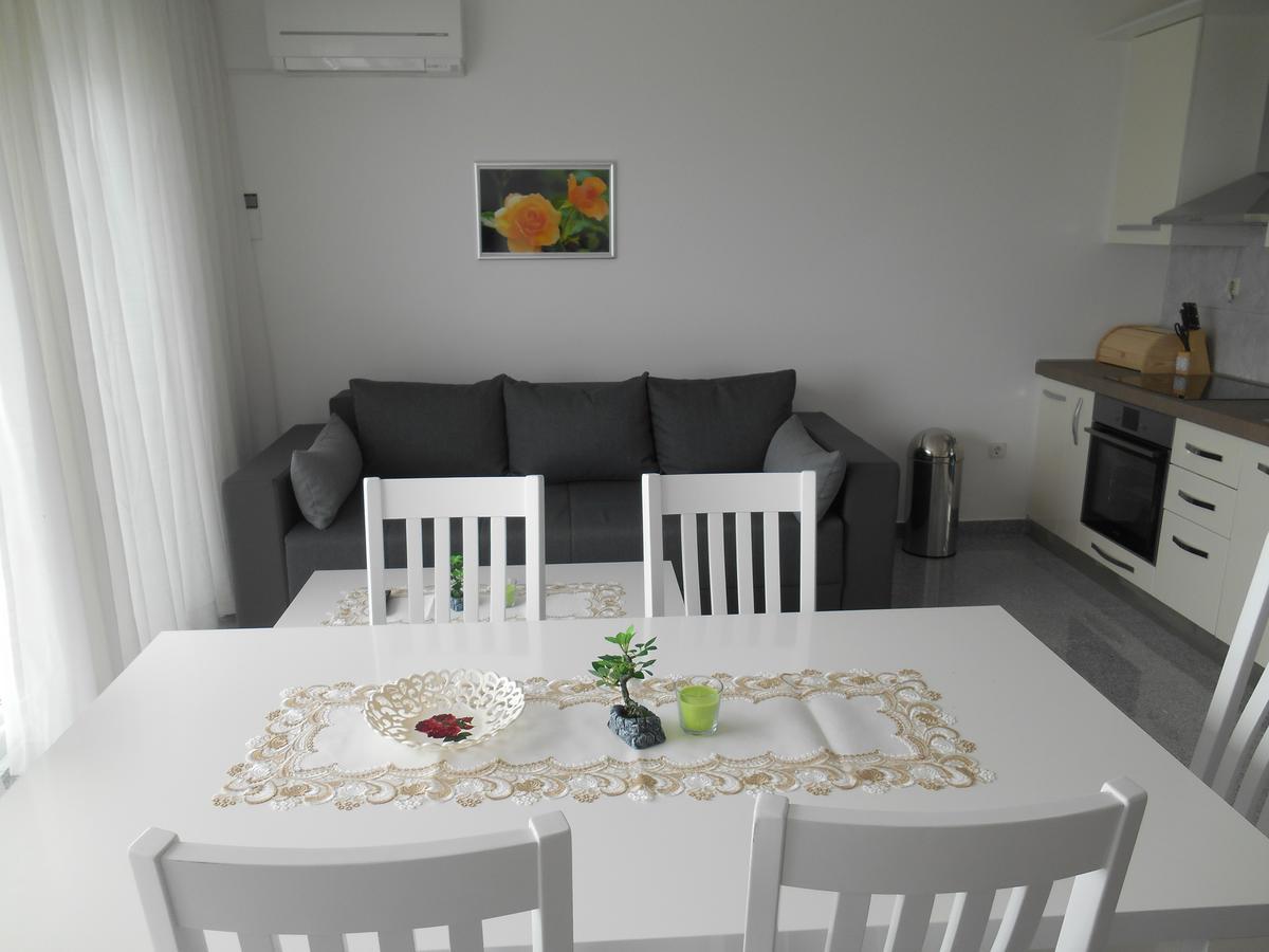 Apartments Diana Шмирка Екстер'єр фото