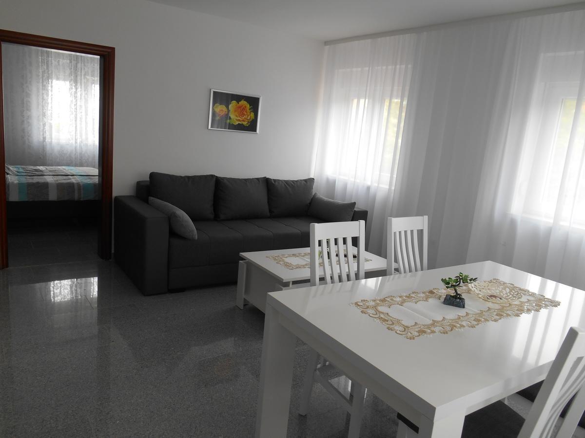 Apartments Diana Шмирка Екстер'єр фото